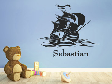 Wunschnamen Wandtattoo Piratenschiff auf blauem Hintergrund