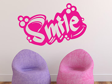 Cooles Wandtattoo Smile in knalligem pink