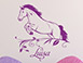 Wandtattoo Wildes Pferd mit Wunschname in violett