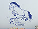 Wandtattoo Wildes Pferd mit Wunschname in blau im Kinderzimmer